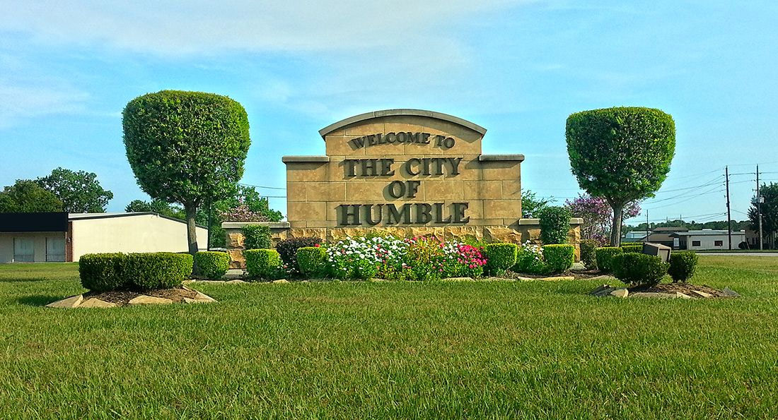 Welcome to the City of Humble" sign—reliable local transportation and IAH airport transfers by CNS Limo.